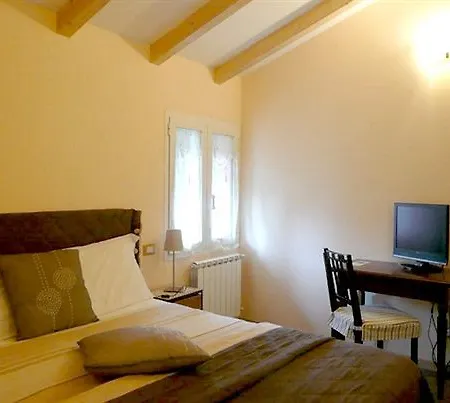 Burlamacco Gold Bed and Breakfast